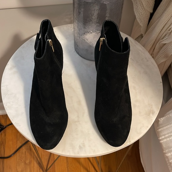 EUC Rockport Suede Booties - size 8 - Picture 2 of 10